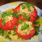 Перец, фаршированный рисом и овощами