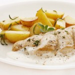 Куриная грудка с картофелем и сметаной в мультиварке