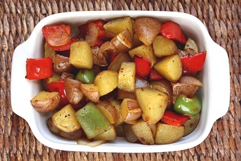 Рецепт картофеля, запеченного с перцами и вином 