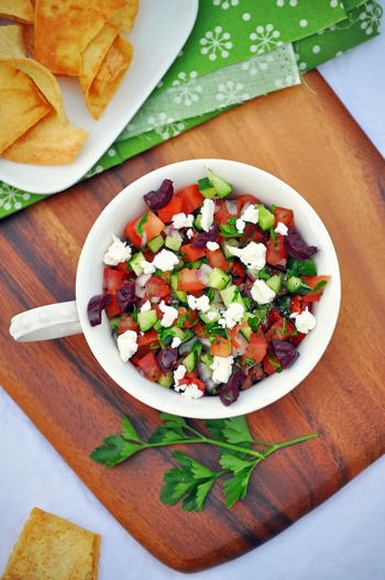 Как приготовить греческий салат с мясом и сухариками