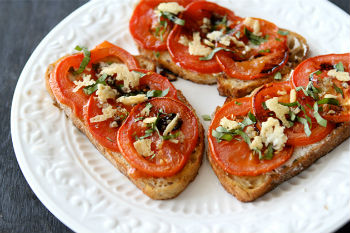 Рецепт бутербродов с сыром и помидорами