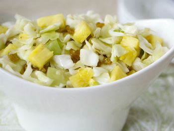 Как приготовить салат из ананасов и капусты