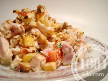 Рецепт салата с курицей, ананасами, чесноком и яблоком