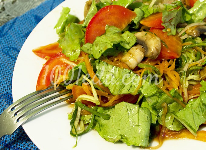 Овощной салат с грибами с пикантным соусом: рецепт с пошаговым фото