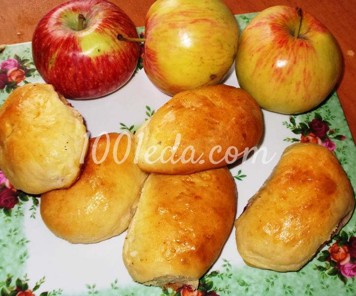 Пирожки с яблоками и корицей