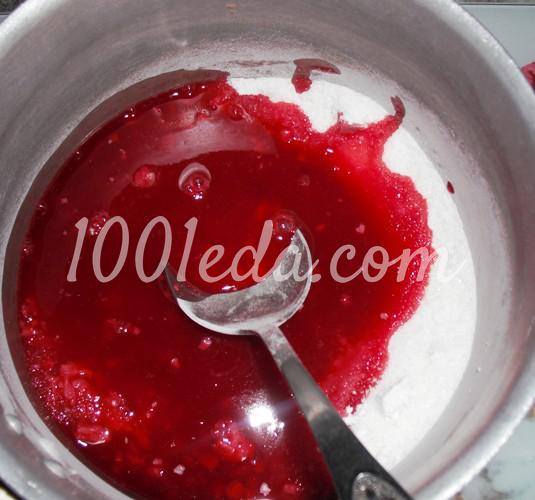 Бисквитный рулет с ягодным масляным кремом: рецепт с пошаговым фото - Шаг №6