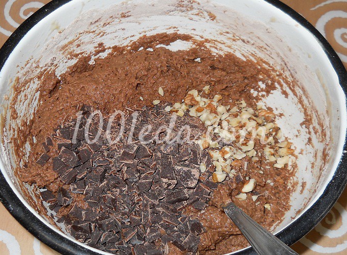 Чудесный шоколадный пирог с бананом и яблоками: рецепт с пошаговым фото - Шаг №2 Чудесный шоколадный пирог с бананом и яблоками: рецепт с пошаговым фото - Шаг №2