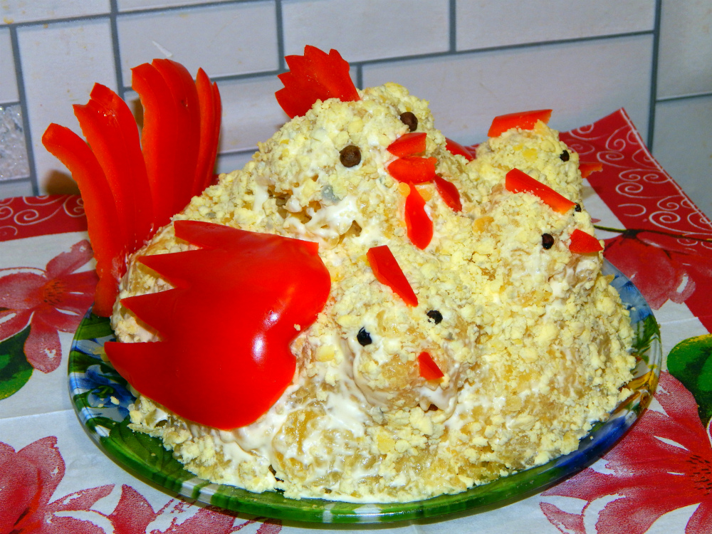 Картофельный салат с мясом Петушок в семейном кругу: рецепт с пошаговым фото