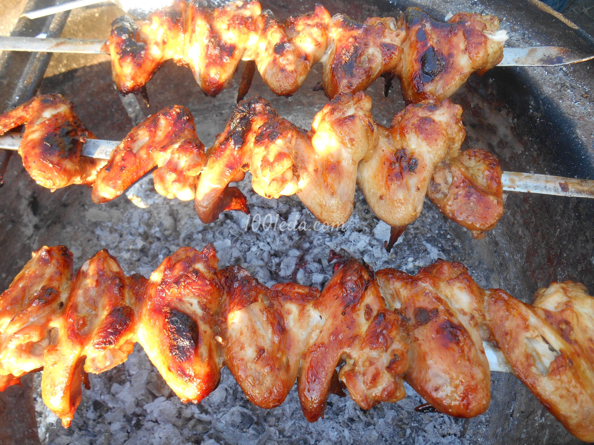 Куриные крылышки в соево-имбирном соусе, запечённые на углях: рецепт с пошаговым фото