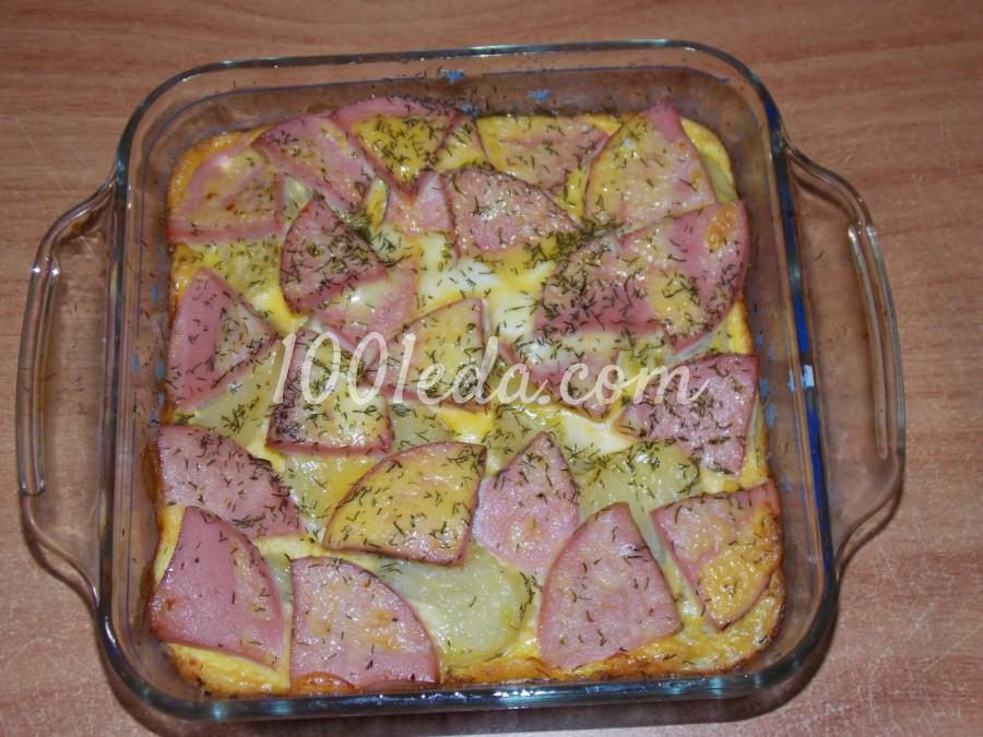 Картофель, запеченный с колбасой, под омлетом
