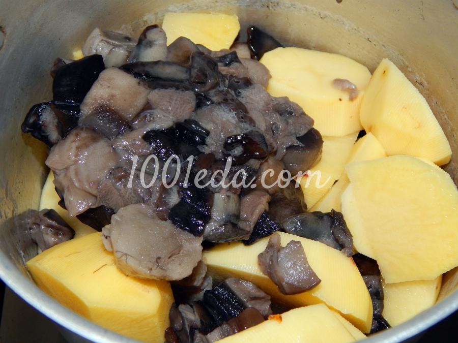 Грибной крем-суп с картофелем и домашними хлопьями: рецепт с пошаговым фото - Шаг №1
