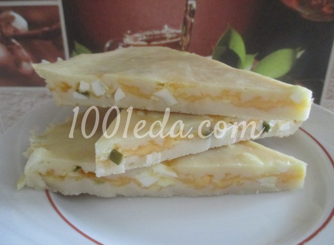 Закусочный пирог с сыром и яйцом