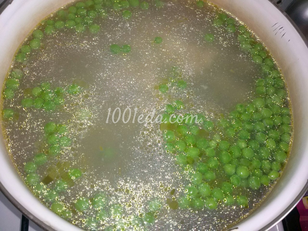 Лёгкий суп с молодым зелёным горошком и куриной грудкой для детей: рецепт с пошаговым фото - Шаг №5