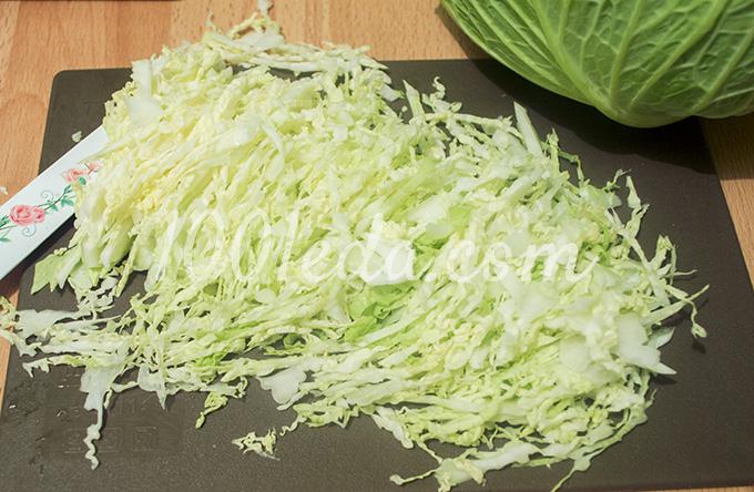 Осенний салат с савойской капустой и луком-пореем: рецепт с пошаговым фото - Шаг №2