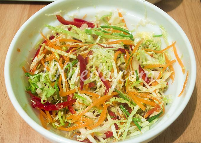 Осенний салат с савойской капустой и луком-пореем: рецепт с пошаговым фото - Шаг №8