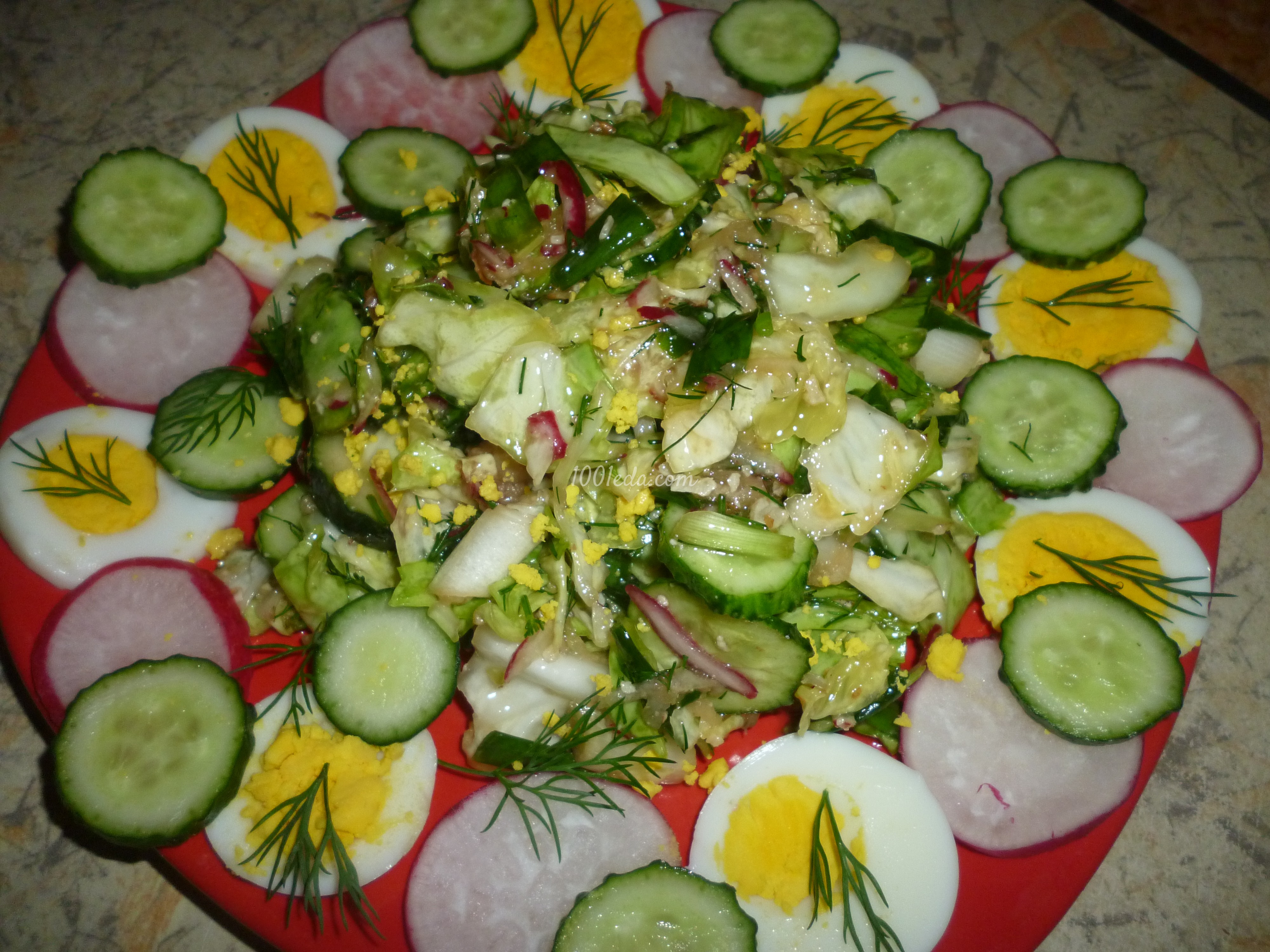 Овощной и сочный салатик с редисом и огурцами: рецепт с пошаговым фото - Шаг №6