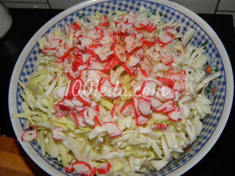 Овощной салат с крабовыми палочками и перепелиными яйцами: рецепт с пошаговым фото - Шаг №1