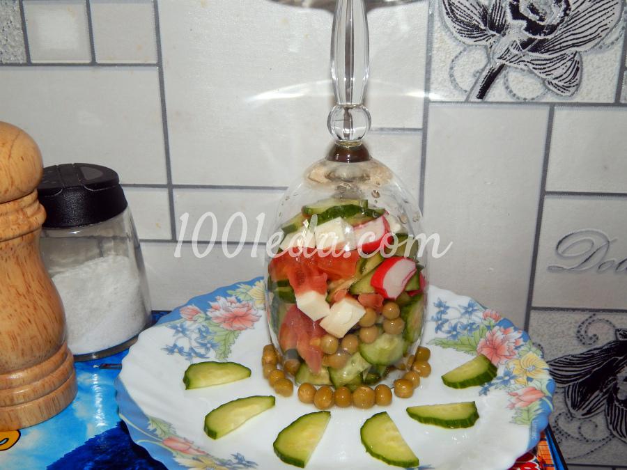 Овощной салат с сыром и крабовыми палочками Наслаждение