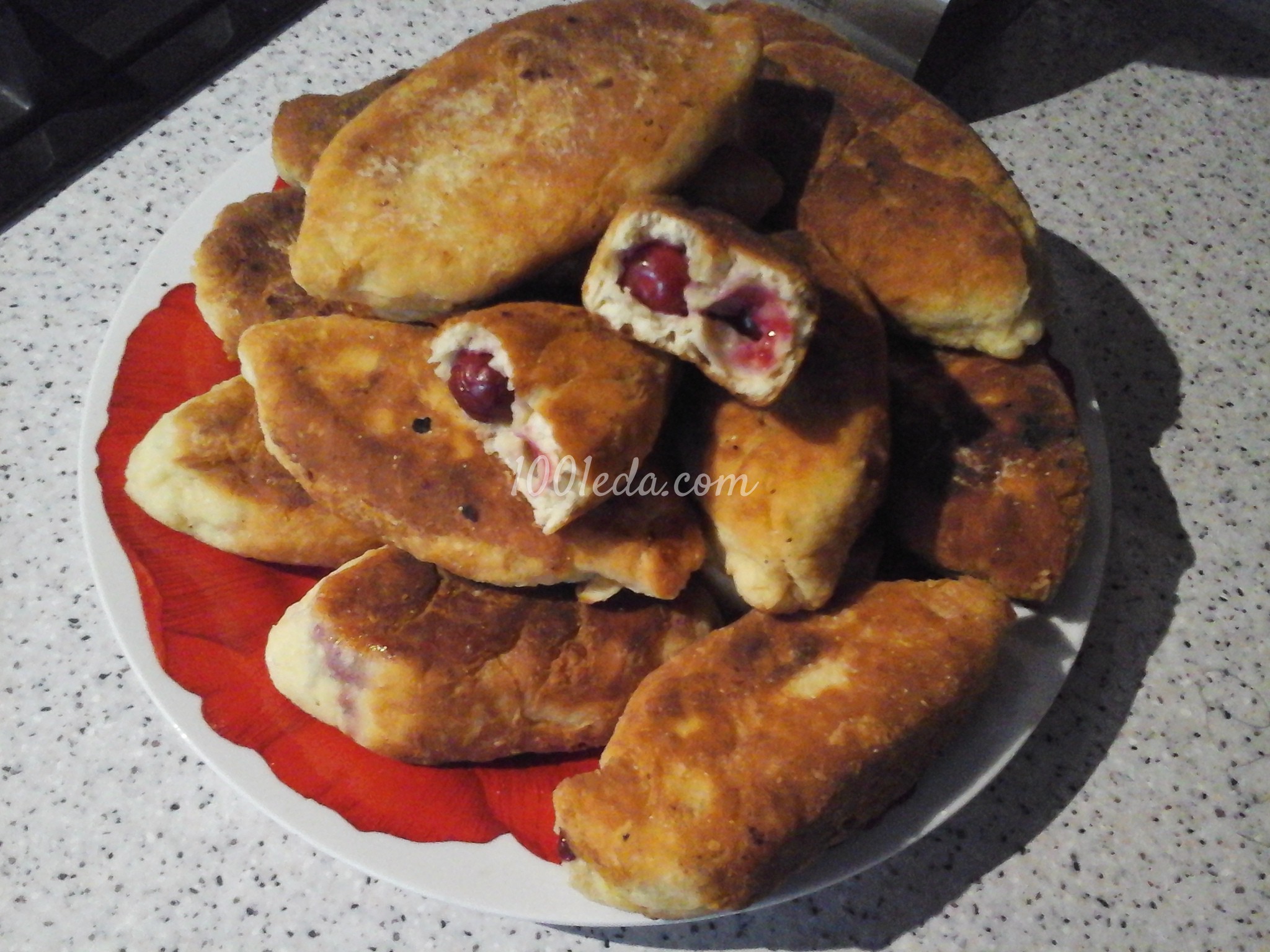 Пирожки с вишнями для детей Пирожки с вишнями для детей