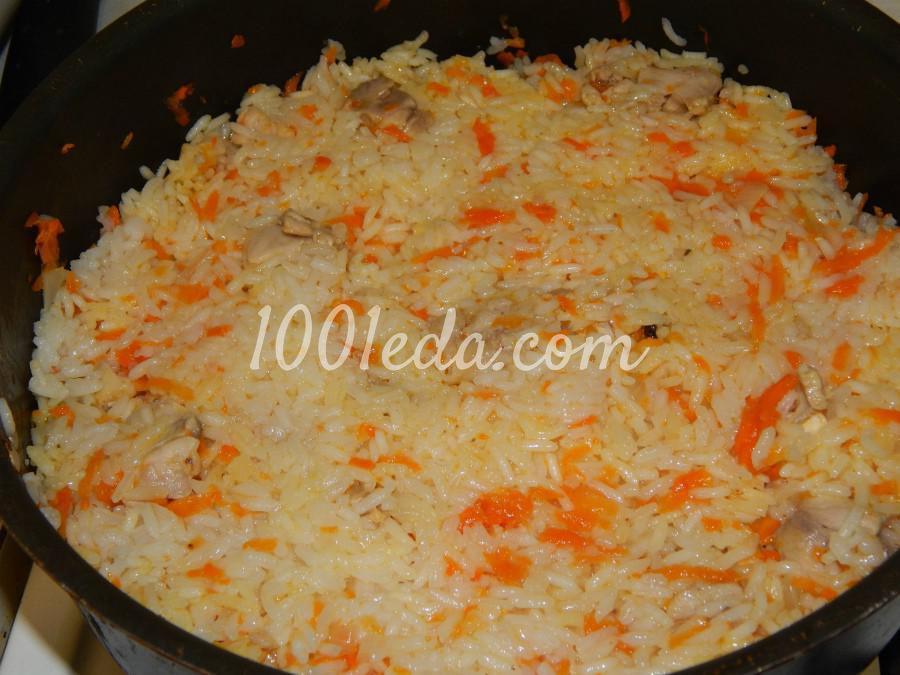 Плов с курицей и с морковным салатом Плов с курицей и с морковным салатом