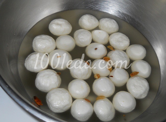 Расгулла (Rasgulla) – индийский творожный десерт: рецепт с пошаговым фото - Шаг №5 Расгулла (Rasgulla) – индийский творожный десерт: рецепт с пошаговым фото - Шаг №5