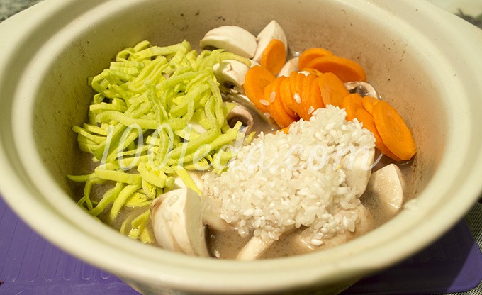 Рисовое рагу с говядиной, грибами и луком-пореем: рецепт с пошаговым фото - Шаг №10
