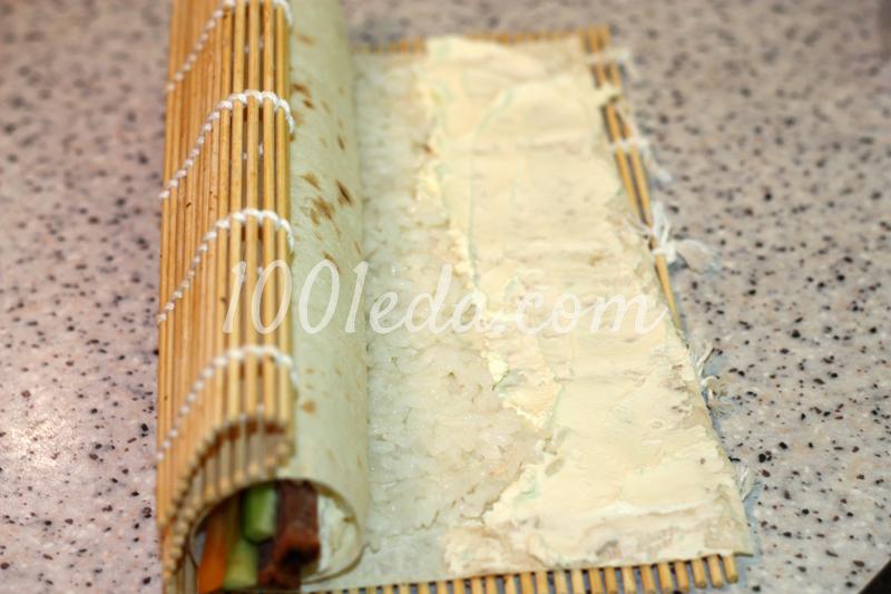 Роллы из лаваша с колбасками и овощами: рецепт с пошаговым фото - Шаг №2 Роллы из лаваша с колбасками и овощами: рецепт с пошаговым фото - Шаг №2