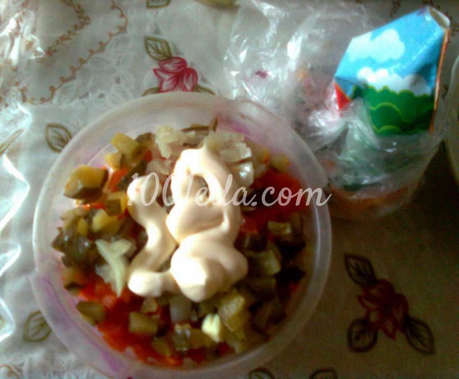 Салат с кальмаром и маринованными огурцами: рецепт с пошаговым фото - Шаг №7