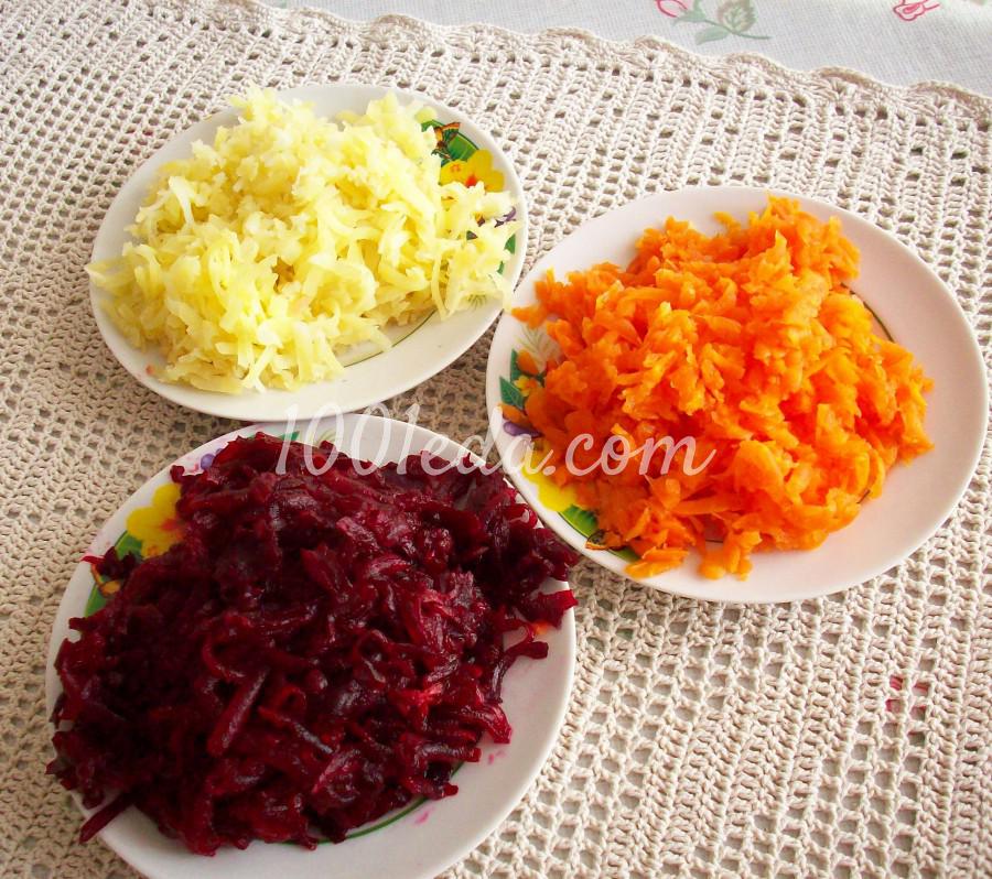 Свекольные роллы с сельдью: рецепт с пошаговым фото - Шаг №2 Свекольные роллы с сельдью: рецепт с пошаговым фото - Шаг №2