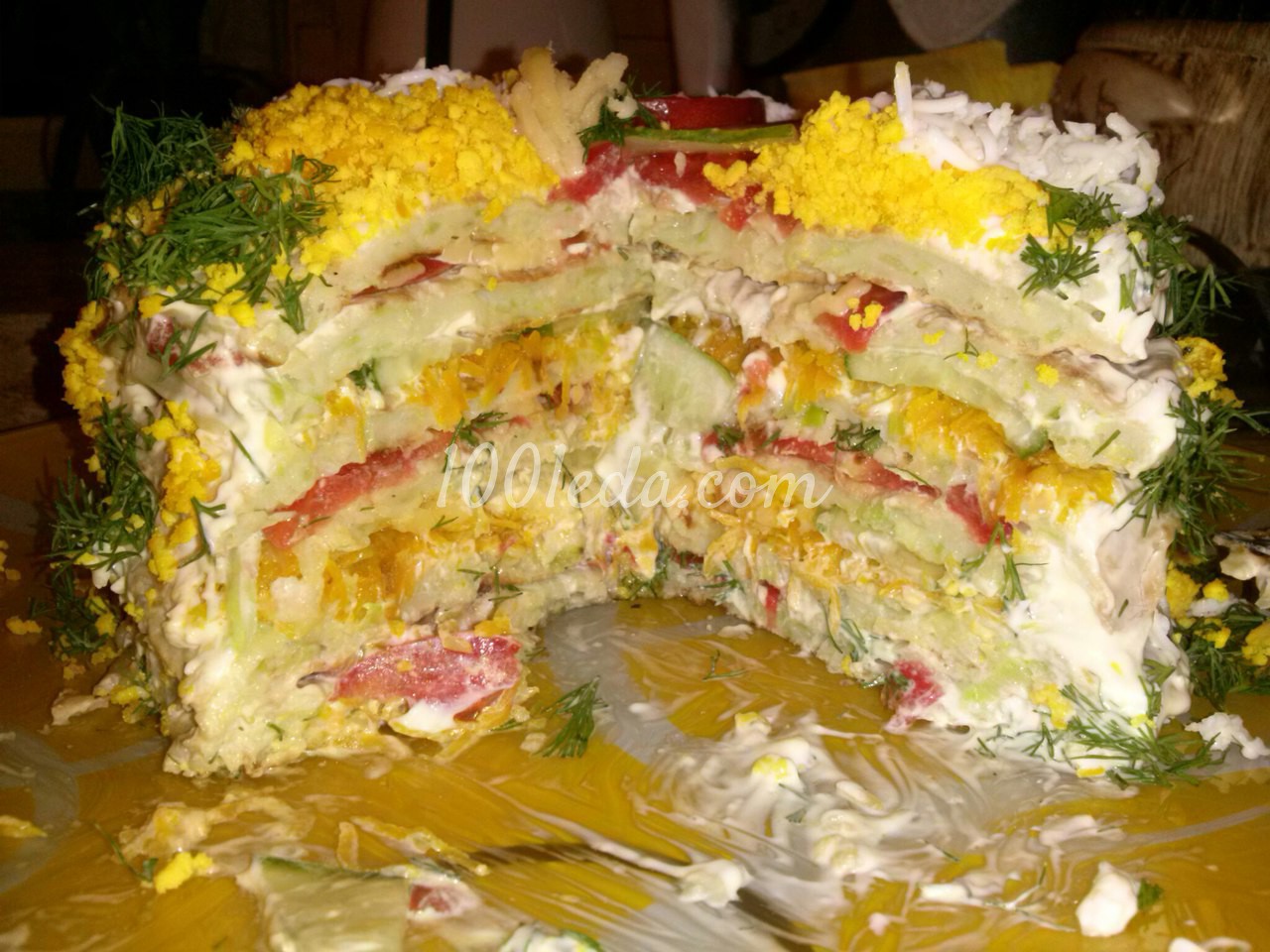 Весенний витаминный кабачковый торт с сыром, помидорами и огурцами - Шаг №1