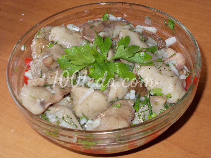 Вкуснейший салат с маслятами: рецепт с пошаговым фото - Шаг №3