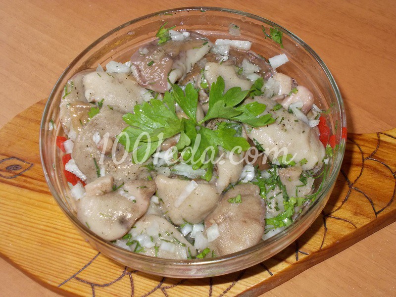 Вкуснейший салат с маслятами - Шаг №4 Вкуснейший салат с маслятами - Шаг №4