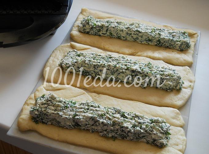 Хот-дог с творогом и зеленью: рецепт с пошаговым фото - Шаг №2 Хот-дог с творогом и зеленью: рецепт с пошаговым фото - Шаг №2