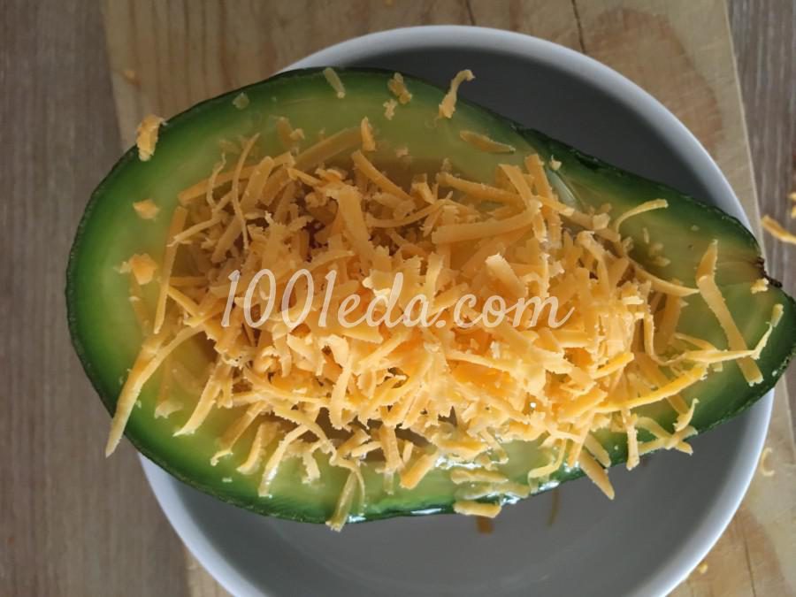 Яичница с беконом в авокадо: рецепт с пошаговым фото - Шаг №5