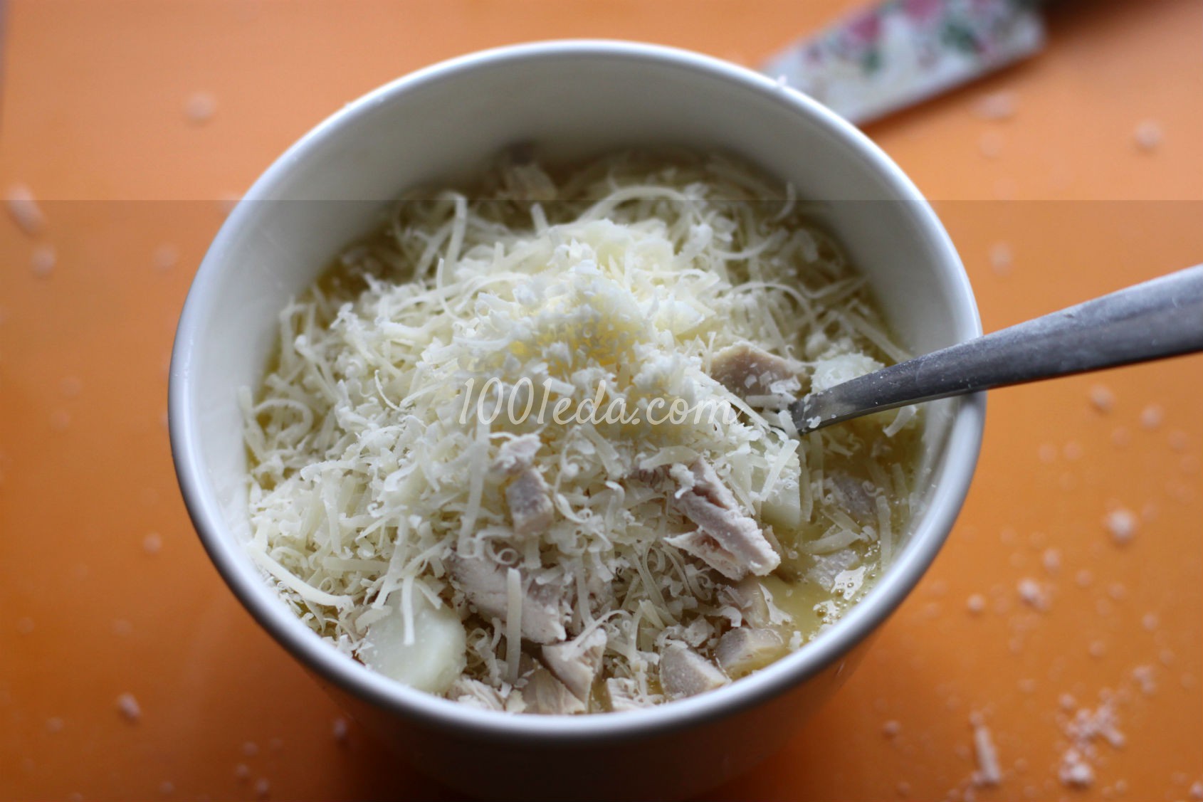 Яичные кексы с куриной грудкой, картофелем и пармезаном в мультиварке: рецепт с пошаговым фото - Шаг №2 Яичные кексы с куриной грудкой, картофелем и пармезаном в мультиварке: рецепт с пошаговым фото - Шаг №2