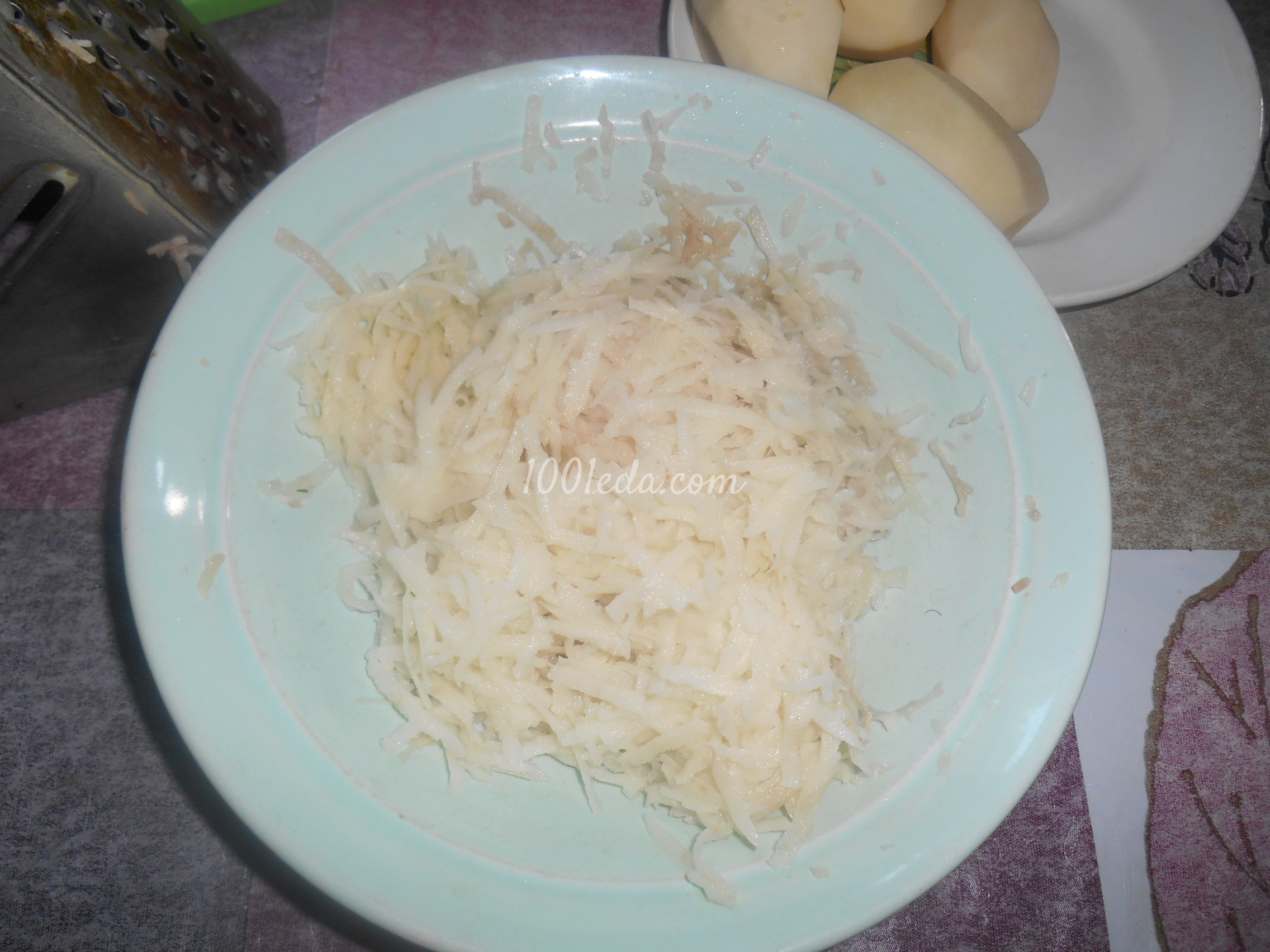Запеканка из тертого картофеля с сыром, чесноком и зеленью: рецепт с пошаговым фото - Шаг №4