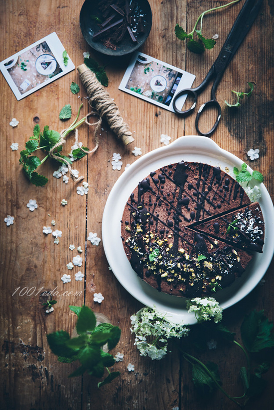 Шоколадный веганский торт-мусс без выпечки