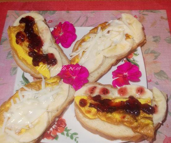 Сладкие бутерброды с омлетом и бананом. Детям.