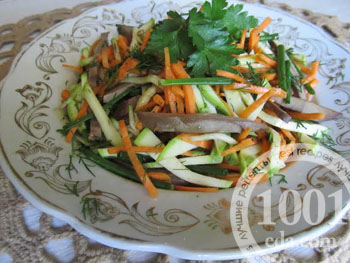 Салат по-корейски с морковкой, кабачками и почками