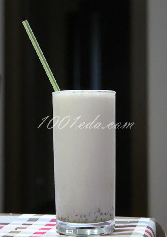 Молочный коктейль с ежевичным вареньем
