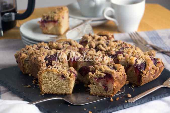 Сливовый пирог с орехами: рецепт с пошаговым фото