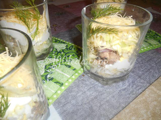 Салат из сардин в фужерах
