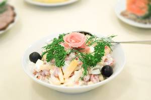 рецепт приготовления Салат из овощей и ветчины по-болгарски «Комбинированный»