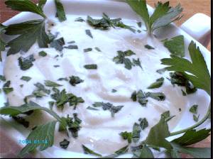 рецепт приготовления Салатная заправка из сметаны и зелени.