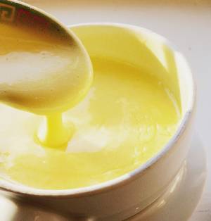 рецепт приготовления Соус из сметаны и яичных желтков.