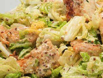мясной салат с овощами и фруктами