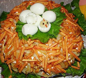 Яйцо на салате