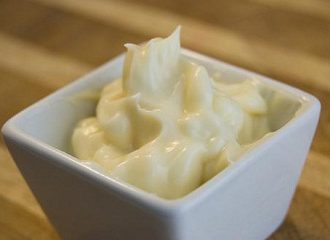 Базовый рецепт майонеза с яйцом