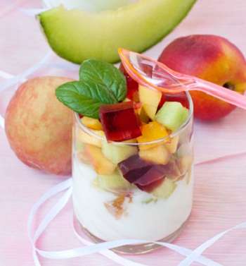 Рецепт желе из йогурта с фруктами