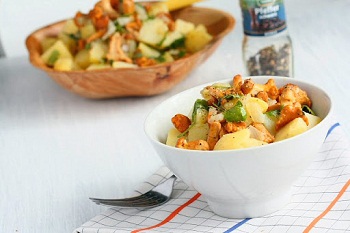 Рецепт салата с картофелем и лисичками
